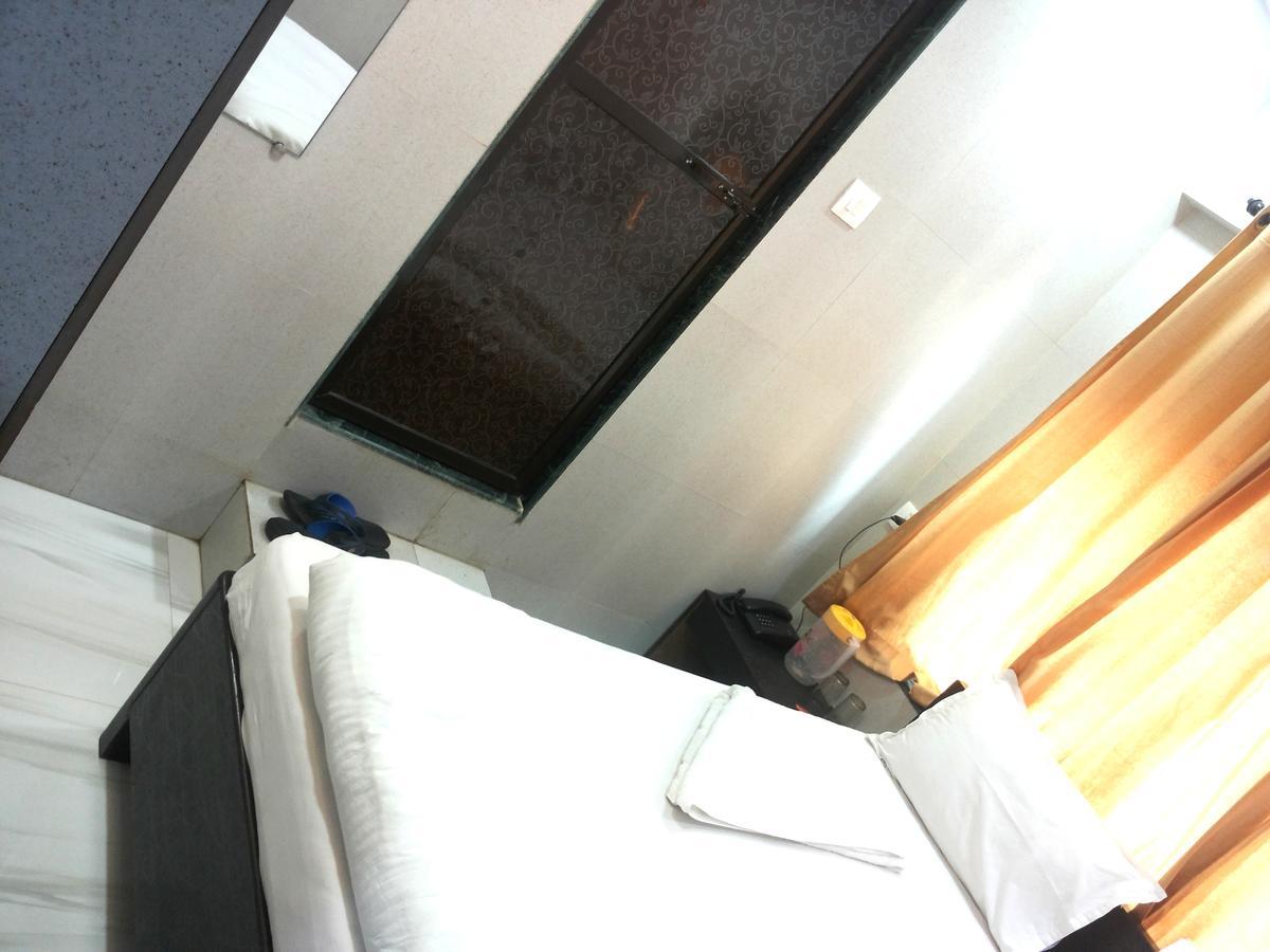 Hotel Holiday Inn Mumbai Exteriör bild